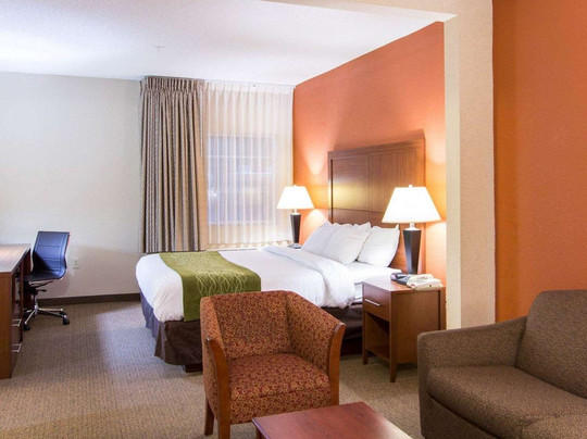 Comfort Inn & Suites Convention Center主图