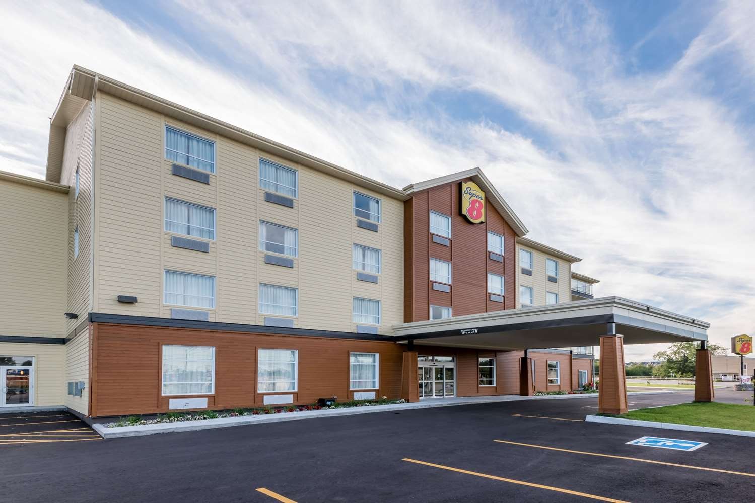 Super 8 by Wyndham Mont Laurier-官方