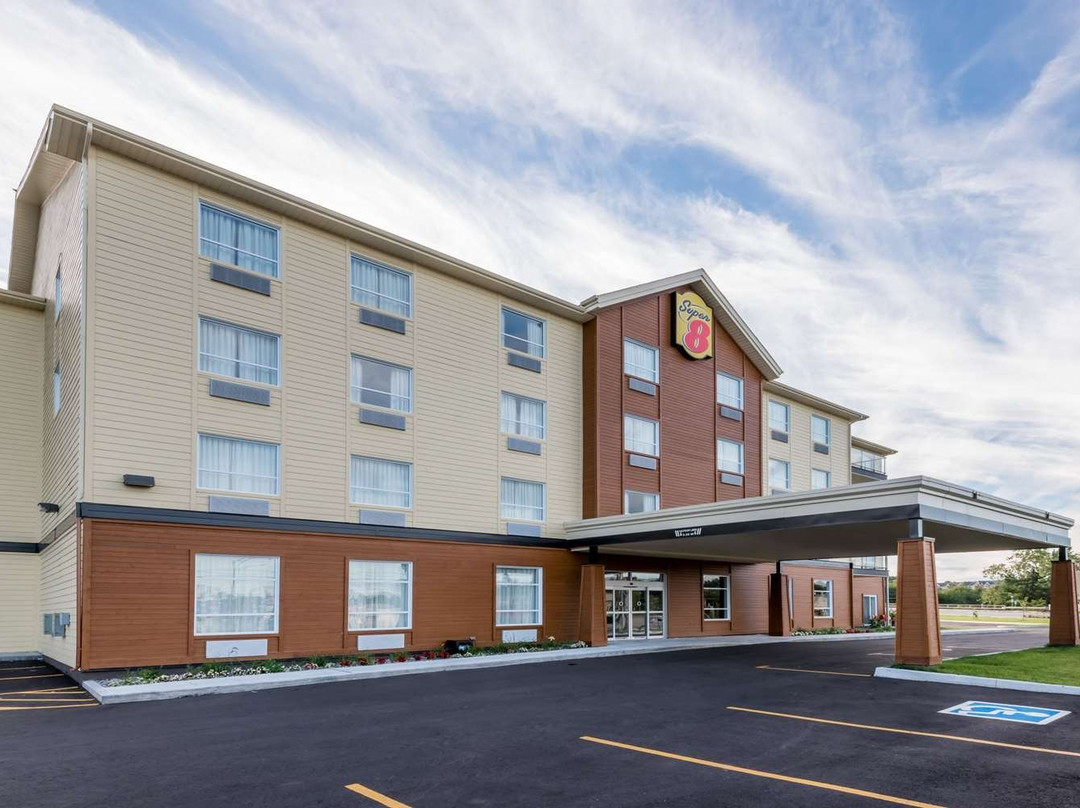 Super 8 by Wyndham Mont Laurier主图