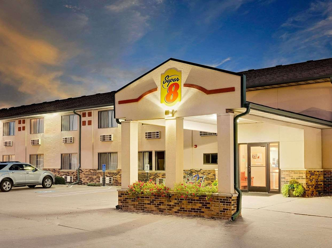 Super 8 by Wyndham St. James主图