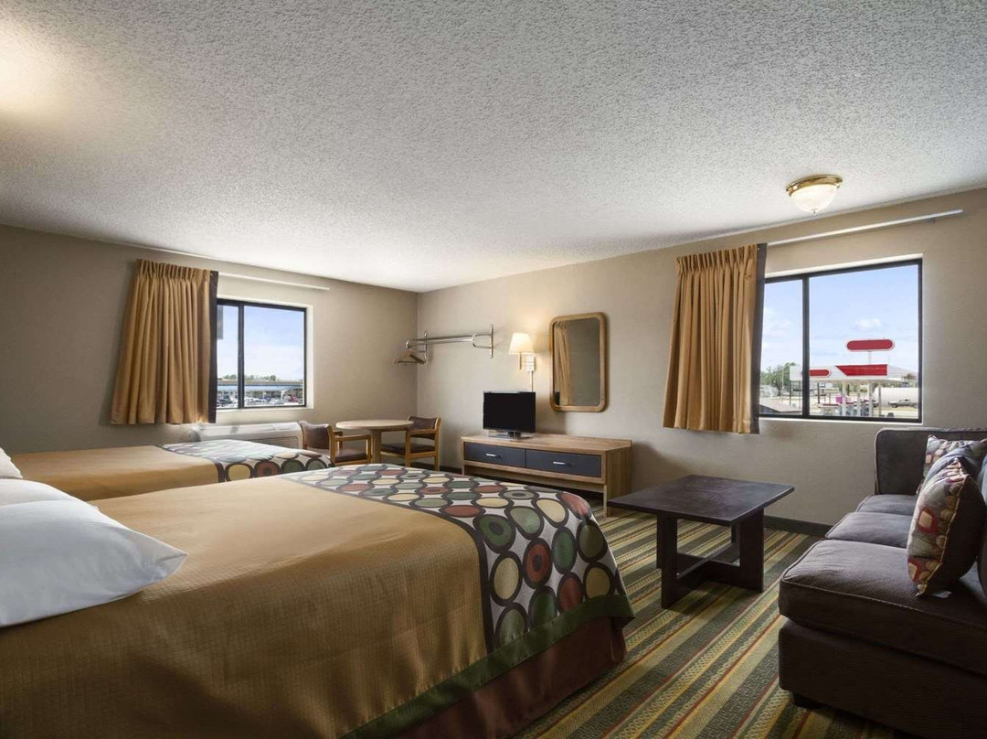 Super 8 by Wyndham Blackwell主图