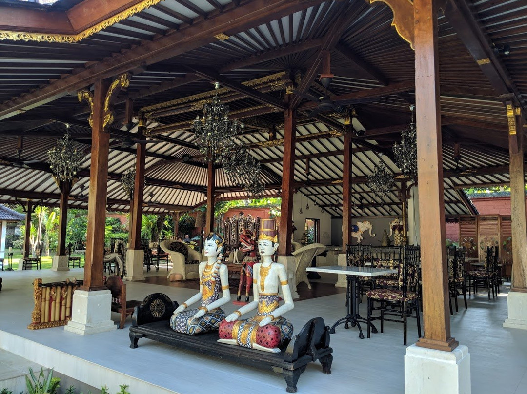 Mangsit餐馆和美食-White Elephant Restaurant