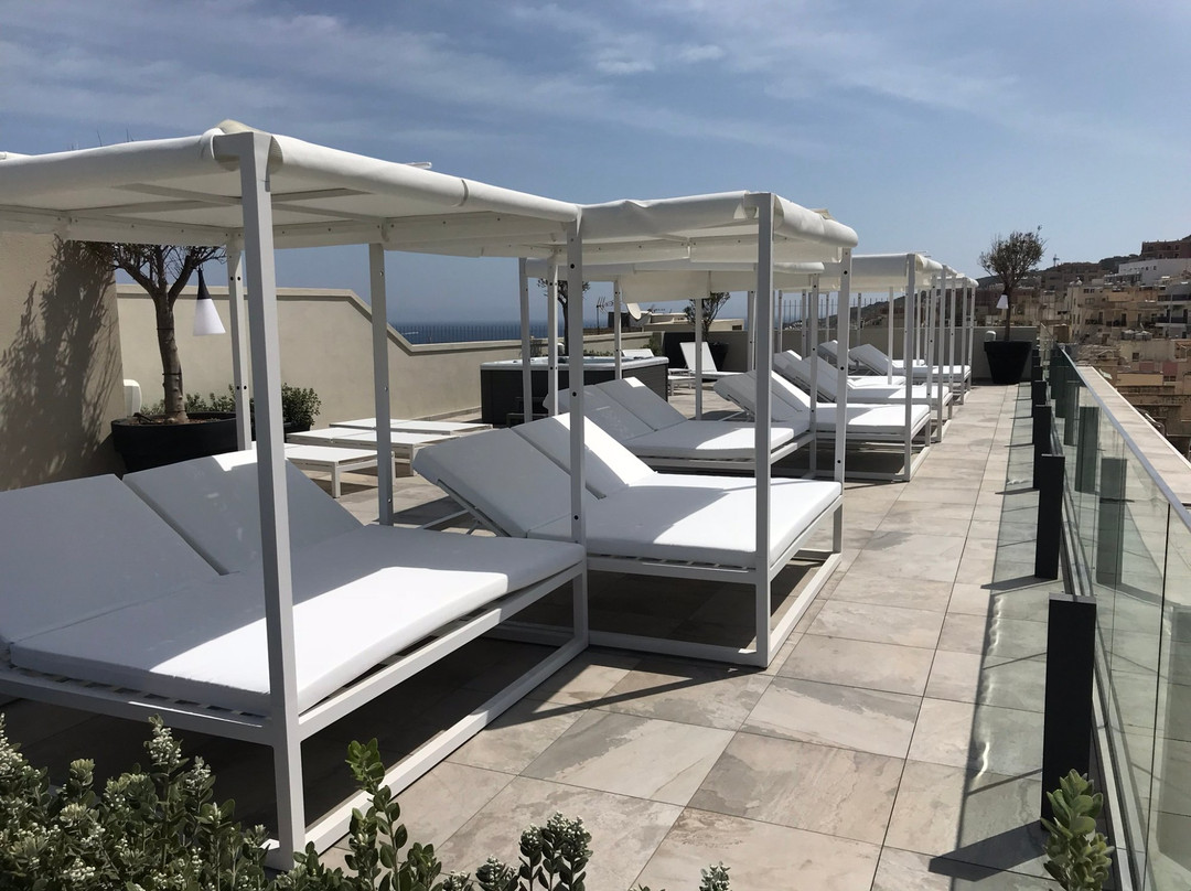 Sky Lounge & Pool-梅雷赫必去景点