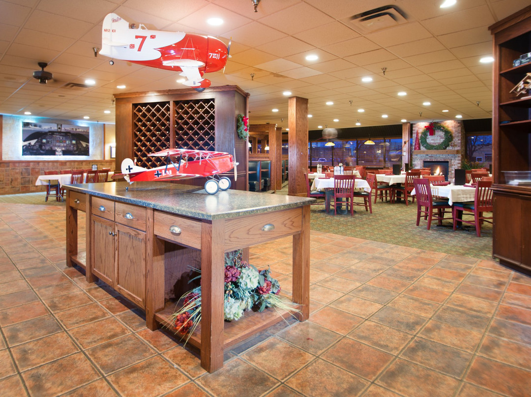 Crossroads Hotel and Huron Event Center主图