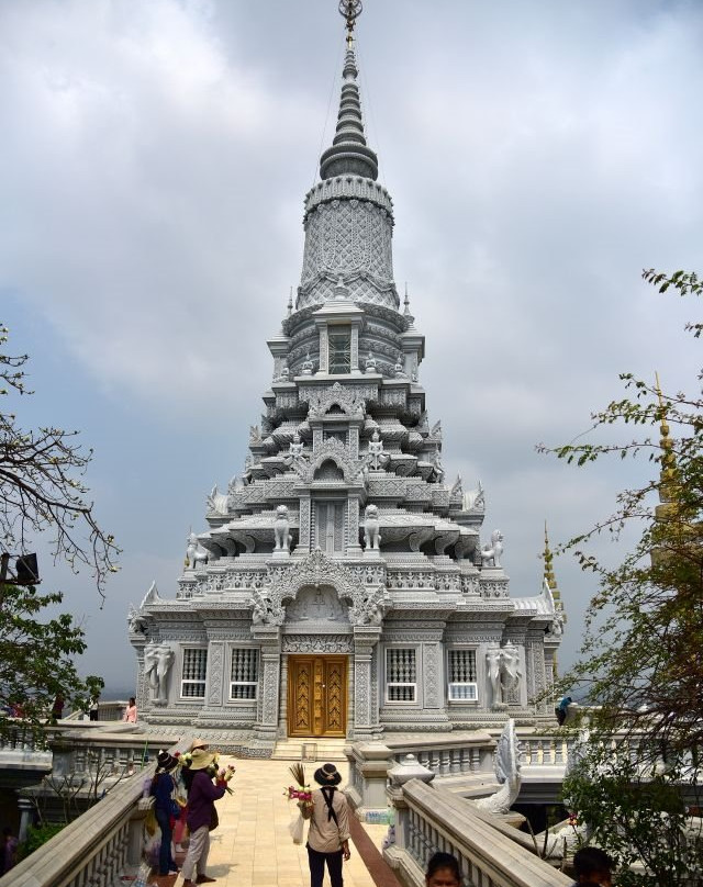 Preah Sakyamoni Chedi-乌栋必去景点