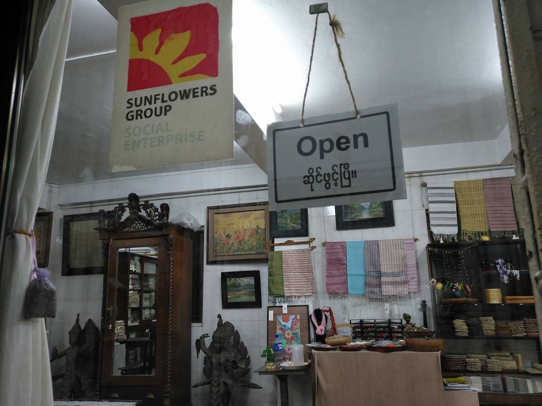Sunflowers Organic Dye Textile & Crafts Shop-仰光必去景点