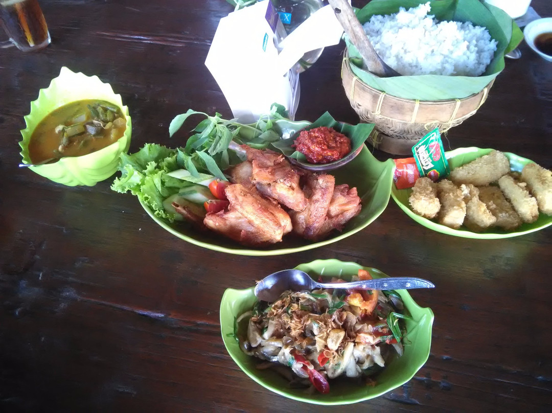 Purwodadi餐馆和美食-Waroeng Daoen