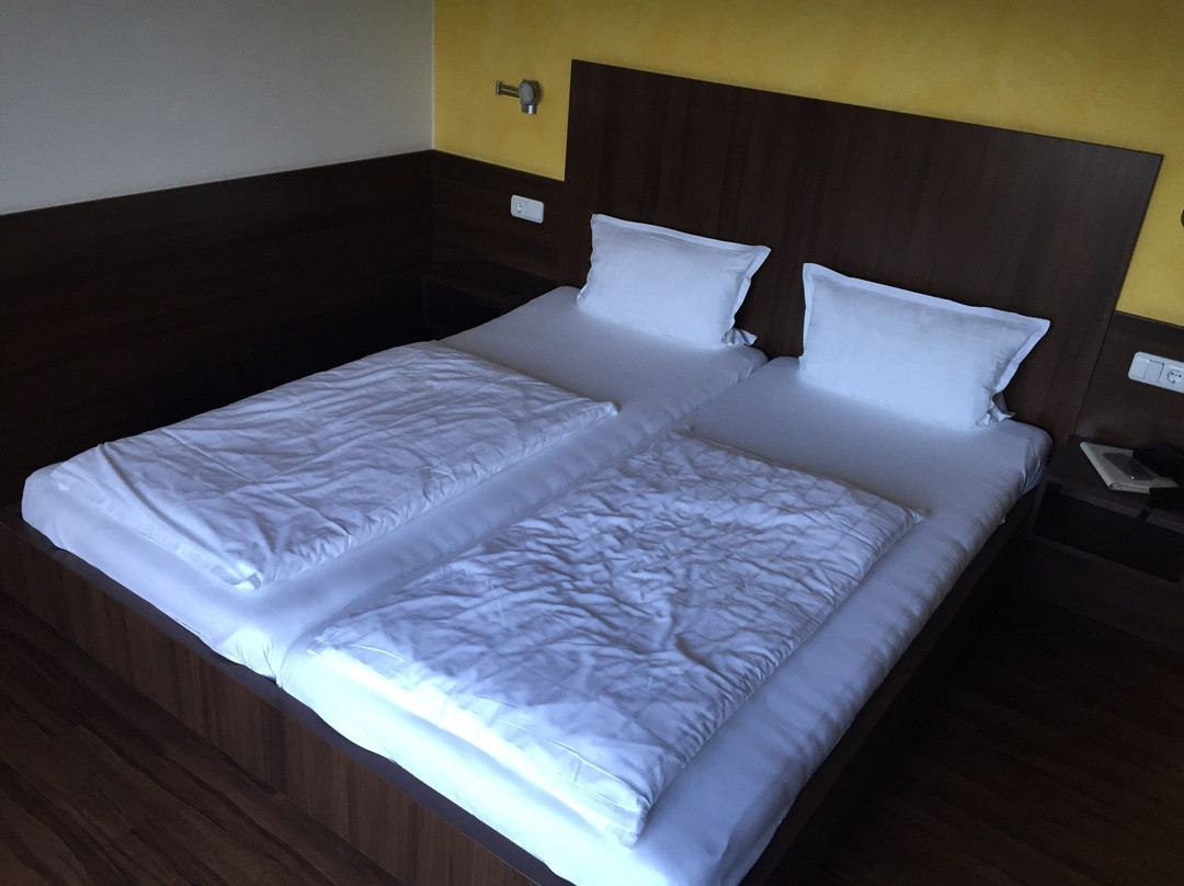 Simmerath酒店住宿-Garni Hotel Henn