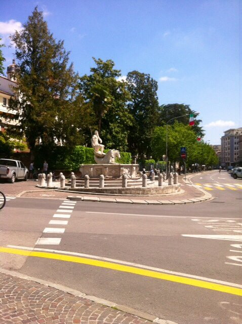 Fontana del Nettuno景点图片