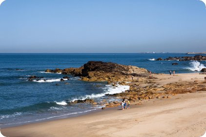 Praia das Pedras Amarelas景点图片