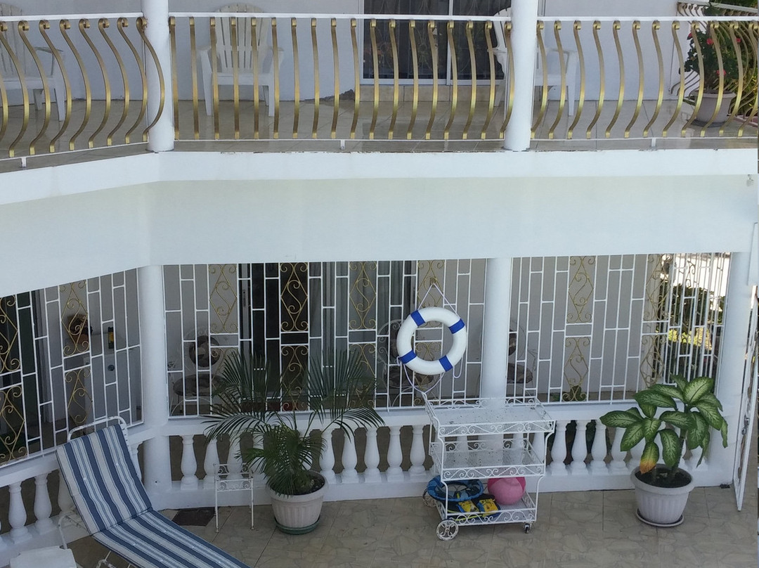 Chateau De La Rose Bed & Breakfast主图