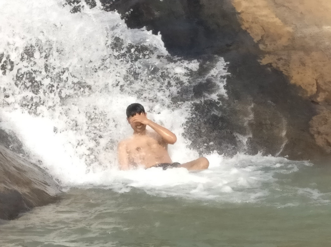 Panch Gagh Falls景点图片