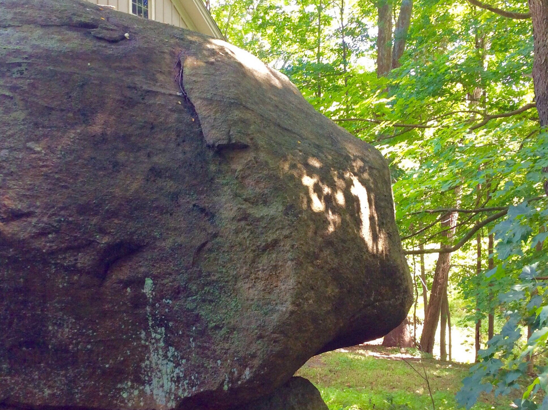North Salem Balanced Rock-North Salem必去景点