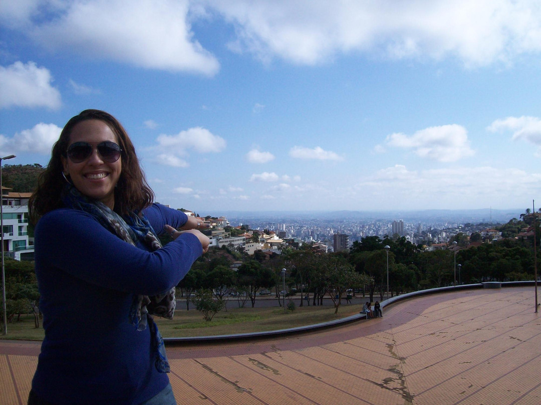 Praca Israel Pinheiro-贝洛哈里桑塔必去景点