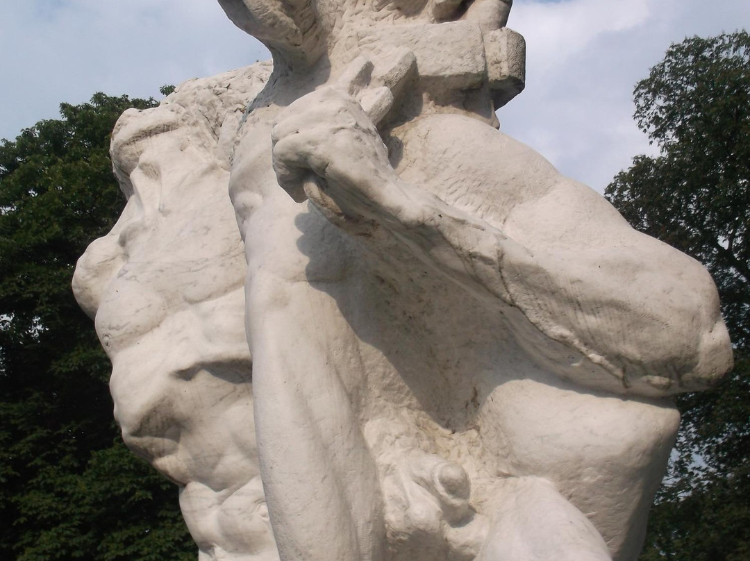 Engels Denkmal "Die starke Linke"-伍珀塔尔必去景点