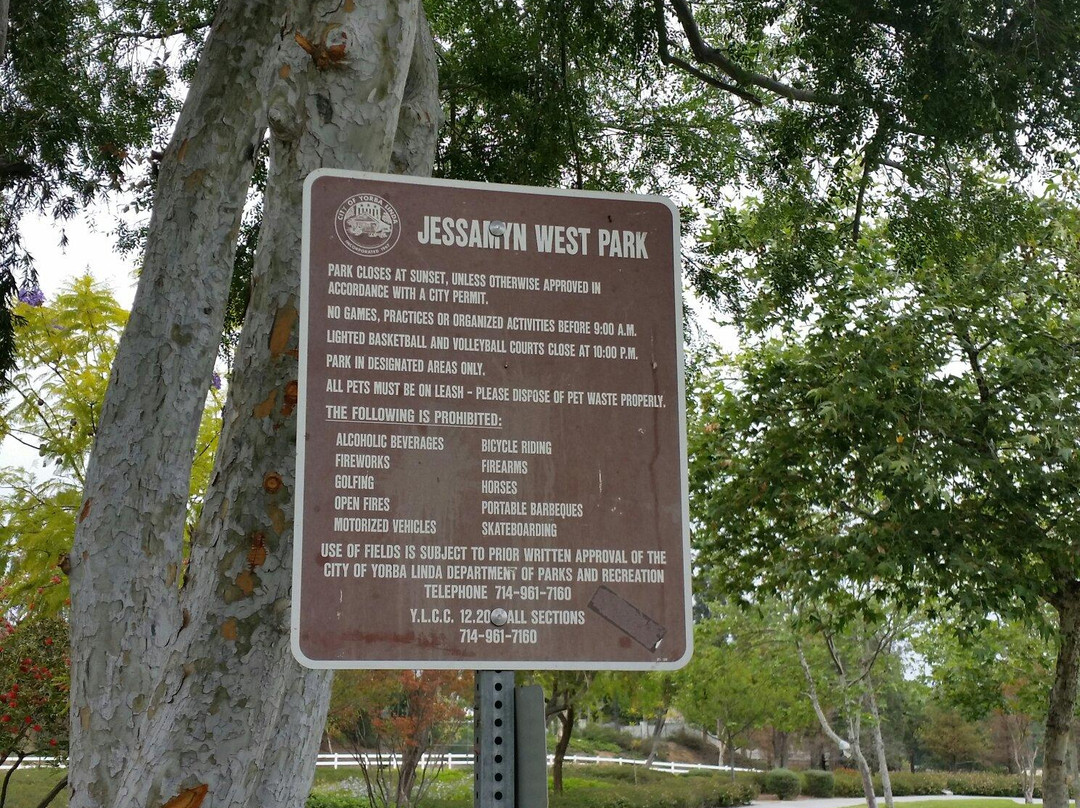 Jessamyn West Park-约巴林达必去景点