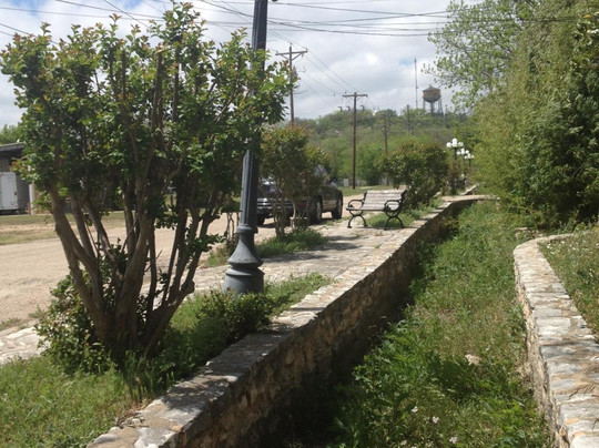 Historic Ditch Walk-Menard必去景点