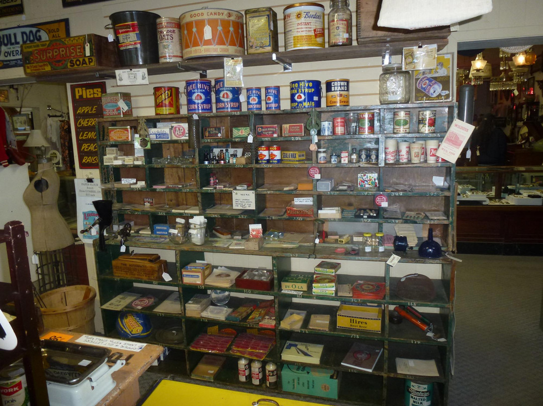 Barrie Antiques Centre景点图片
