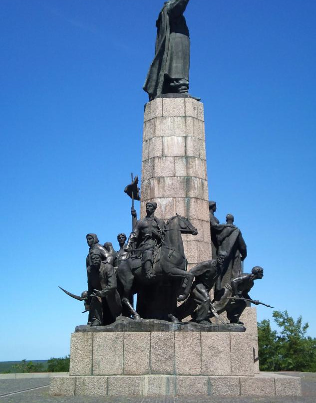 Subotiv旅游景点-Monument on Zamkovaya Mountain