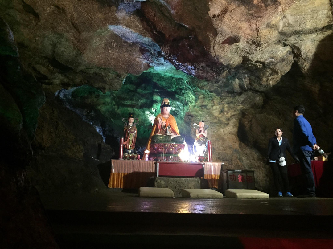 长迷宫溶洞-通化市必去景点