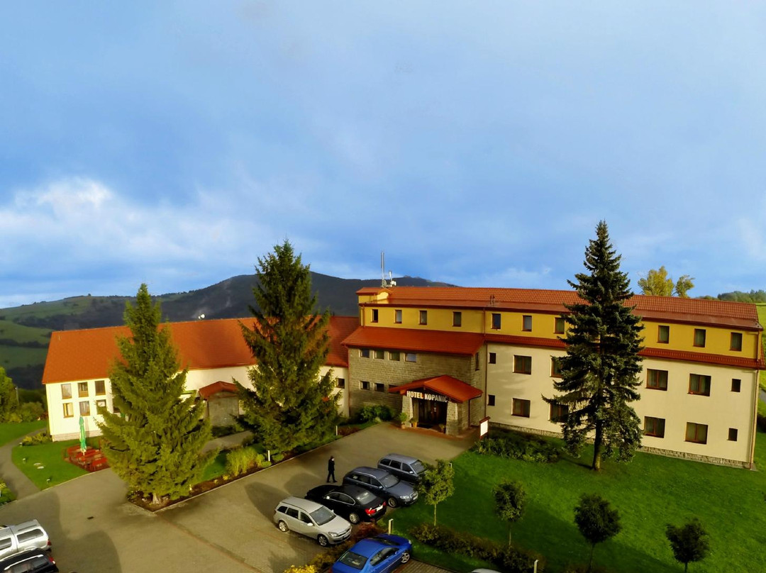 Strani酒店住宿-Hotel Kopanice