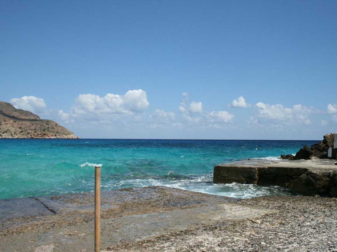 Ombros Gialos Beach景点图片