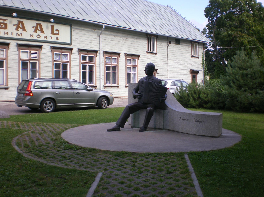 Statue of Raimond Valgre-派尔努必去景点