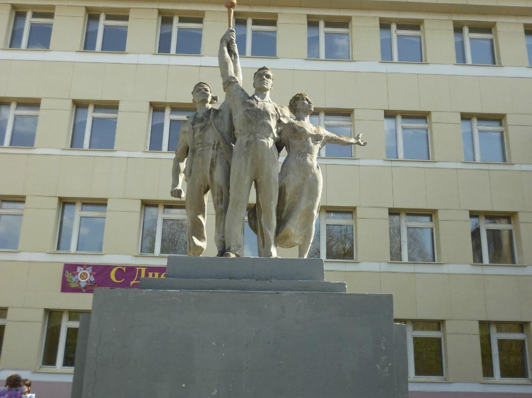 Monument to Komsomols景点图片