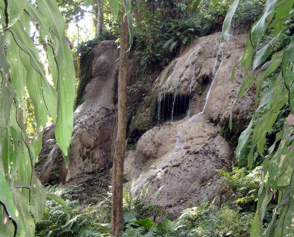 Namtok Huai Rong Waterfall景点图片