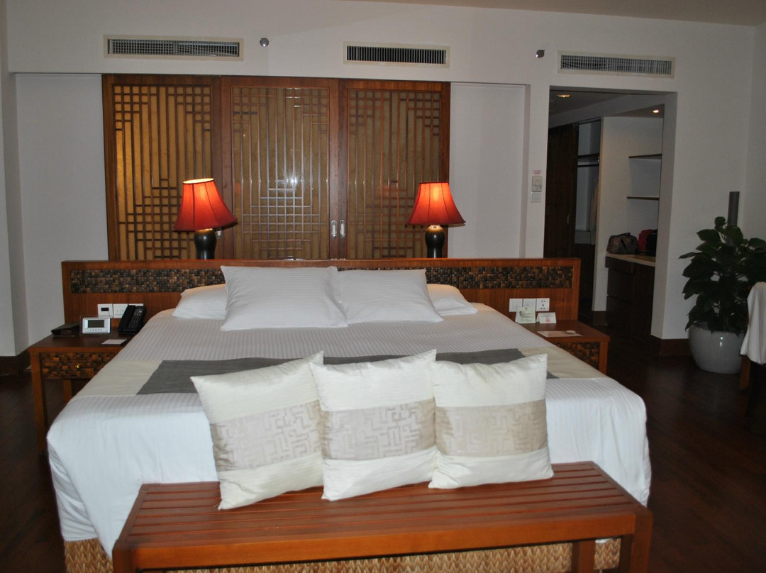 三亚亚龙湾雅高美爵酒店主图