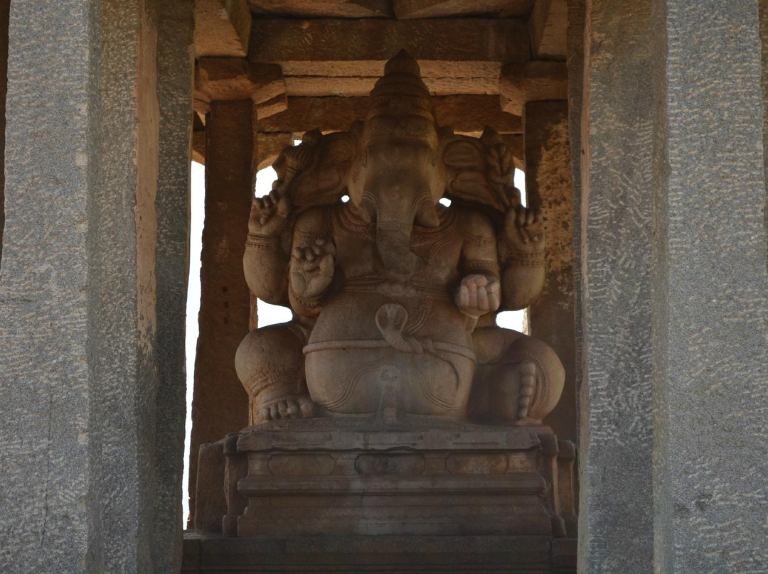 Sasivekalu Ganesha Temple-亨比必去景点