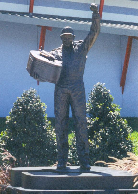 Dale Earnhardt Sr. Statue景点图片