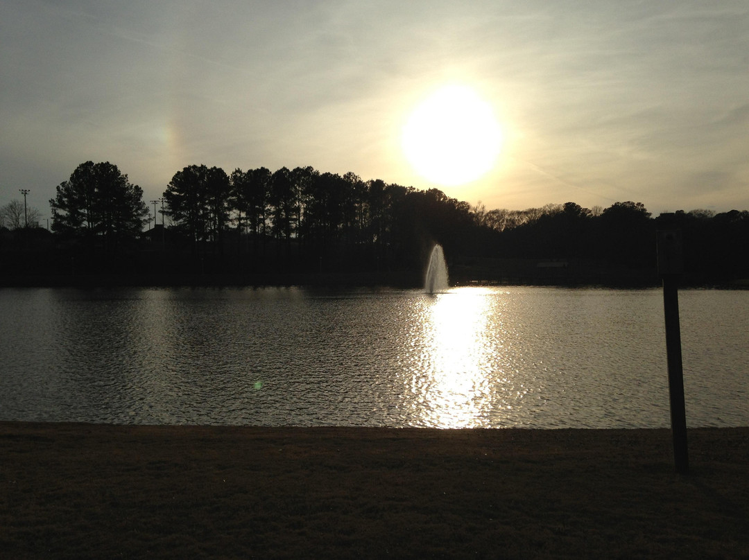 Johnny Henderson Park Trail景点图片