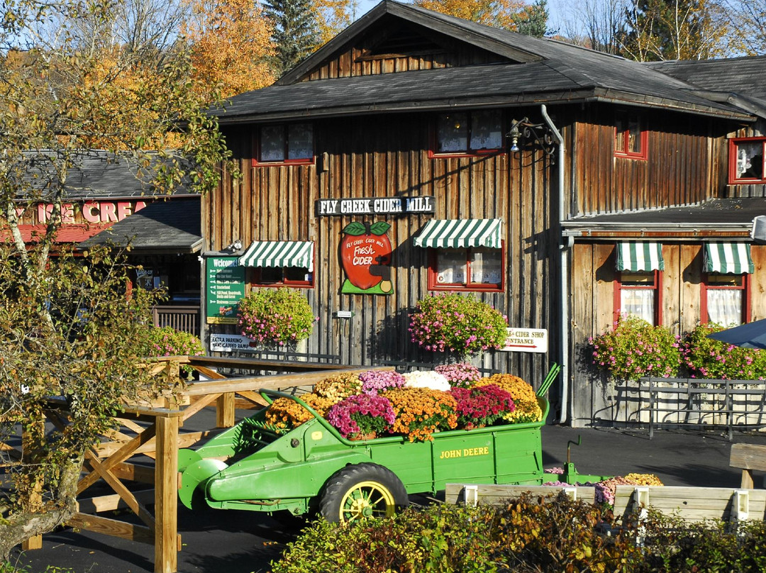 Fly Creek Cider Mill & Orchard景点图片