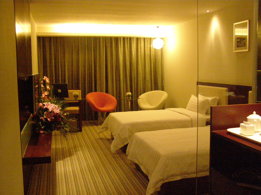 香榭丽宫酒店主图