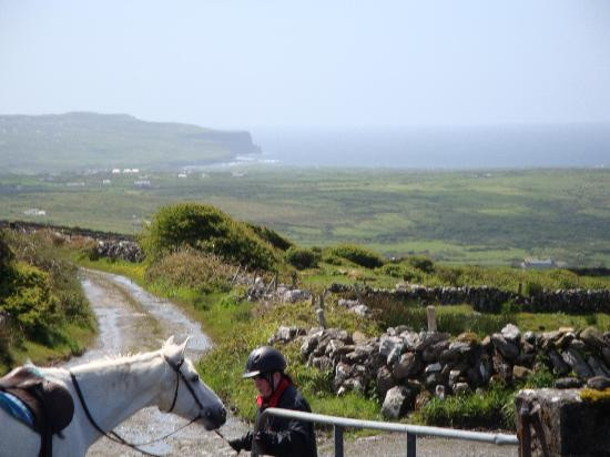 Mountain View Horse Riding Centre-Lisdoonvarna必去景点