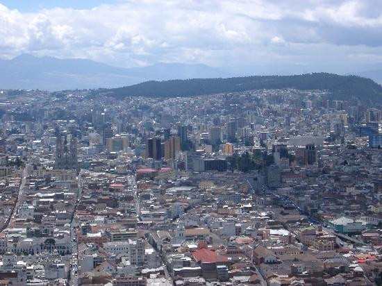 La Virgen del Panecillo-基多必去景点
