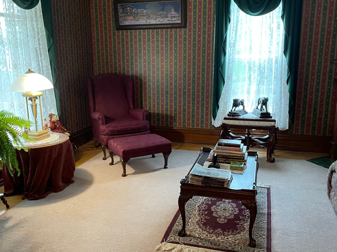 The Golden Oak Inn Bed & Breakfast主图