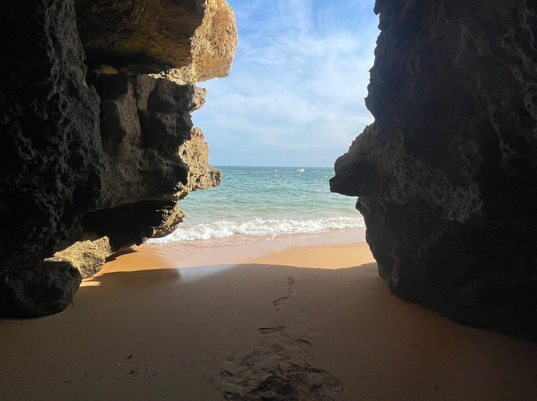 Praia de Nossa Senhora da Rocha景点图片