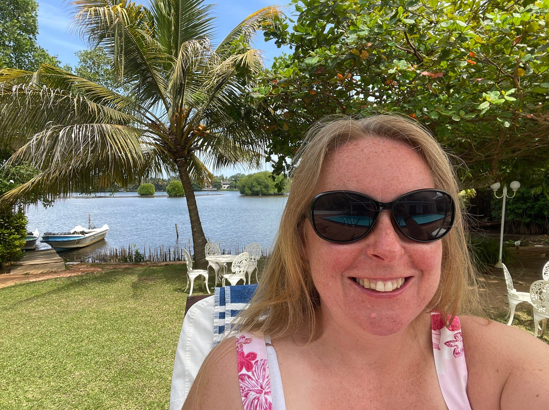 本托塔水滨度假酒店主图