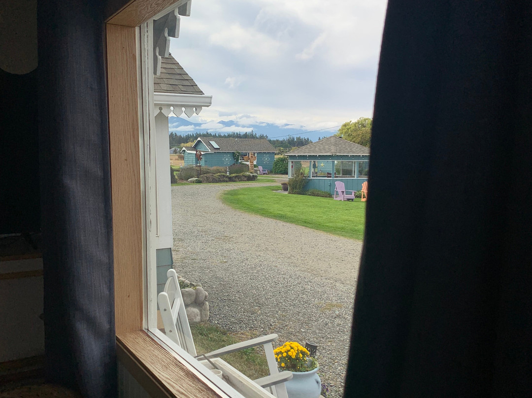 Juan De Fuca Waterfront Hotel & Cottages主图