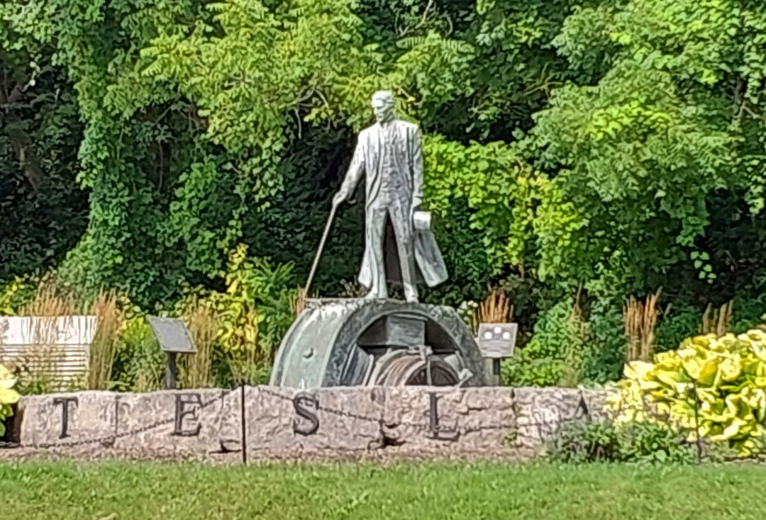 Nikola Tesla Statue景点图片