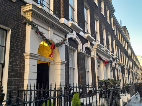 里奇芒特酒店主图