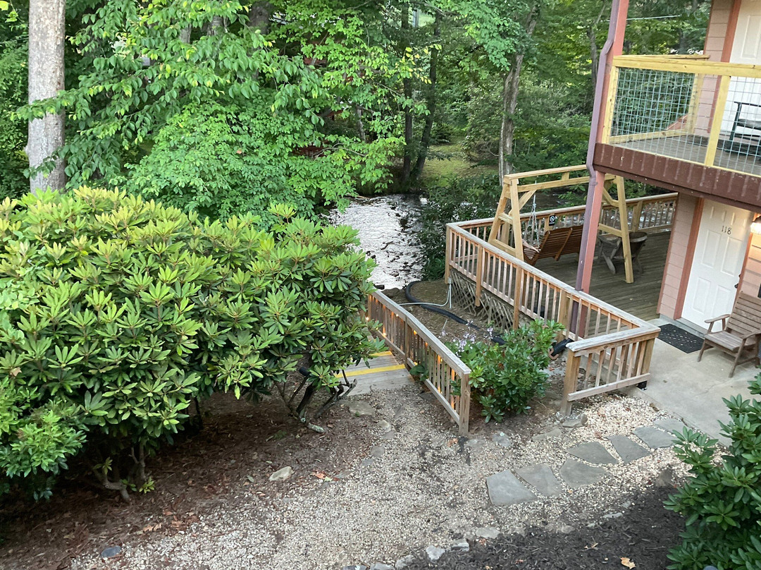 梅姬山谷溪畔小屋酒店主图