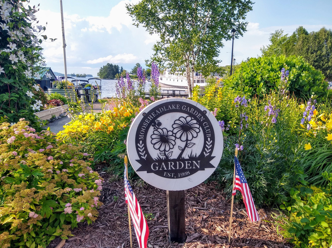 Chalet Moosehead Lakefront Lodging主图