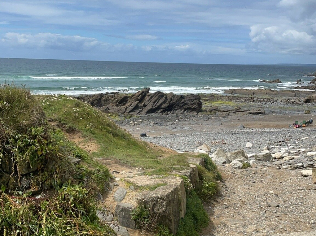 Gunwalloe Church Cove Beach景点图片