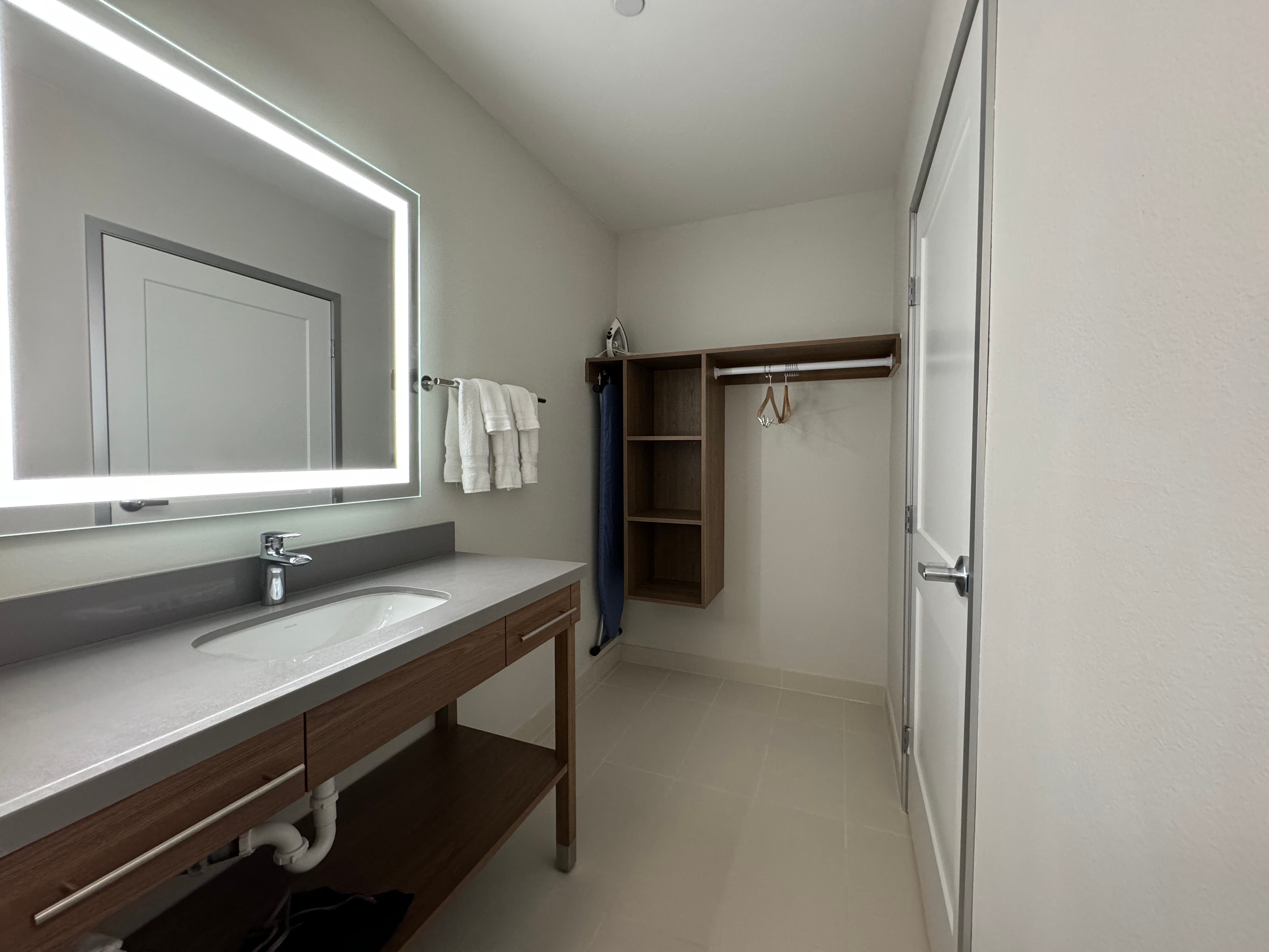 Executive Residency By Best Western Victorville-浴室