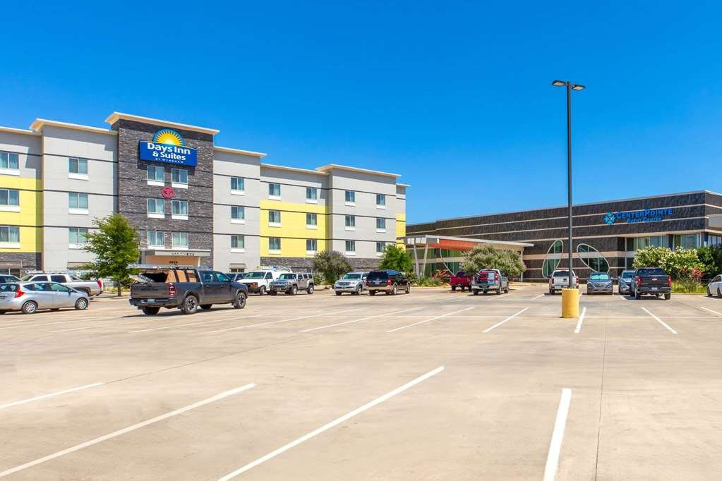 Days Inn & Suites by Wyndham Lubbock Medical Center