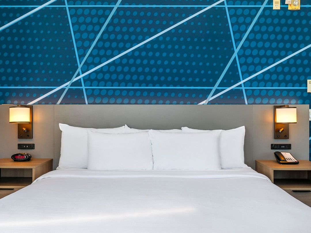 基洛纳舒适套房酒店主图