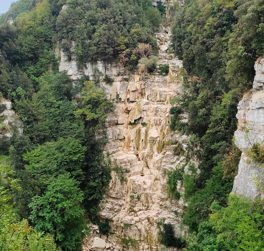 Rio Verde Waterfall-Borrello必去景点